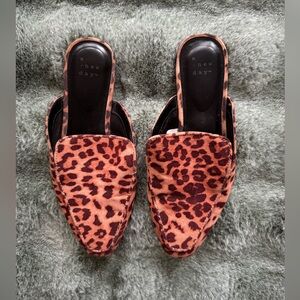 Leopard print slide sandals dress up or down- gently used. Size 6.5